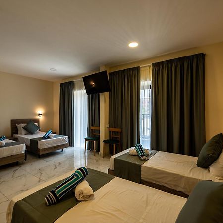 Euroclub Hotel เซนต์พอลส์เบย์ ภายนอก รูปภาพ