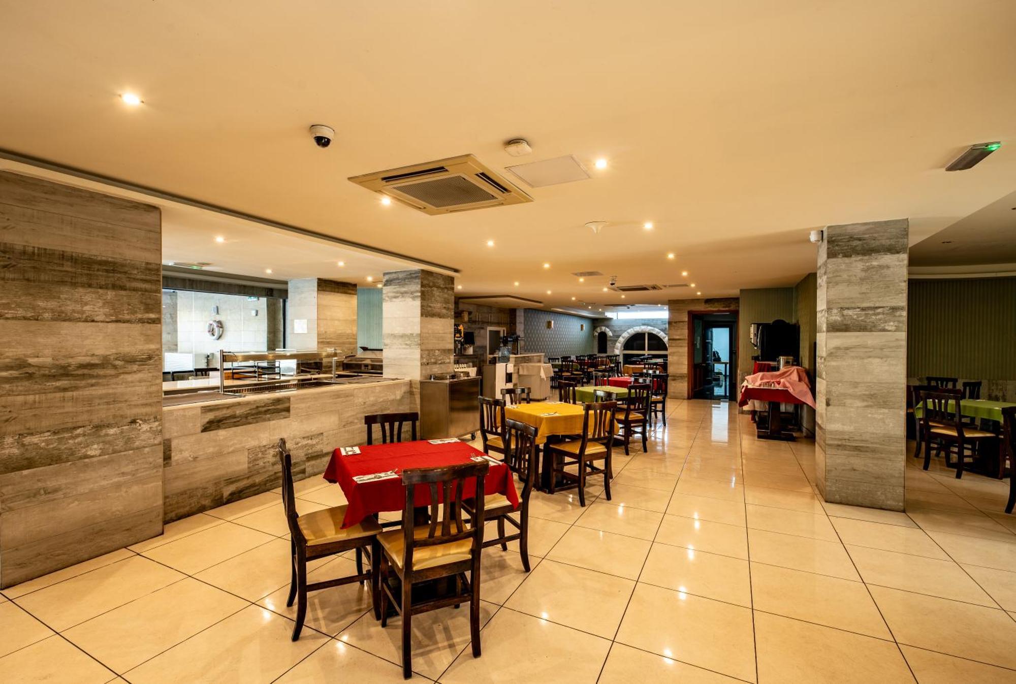 Euroclub Hotel เซนต์พอลส์เบย์ ภายนอก รูปภาพ