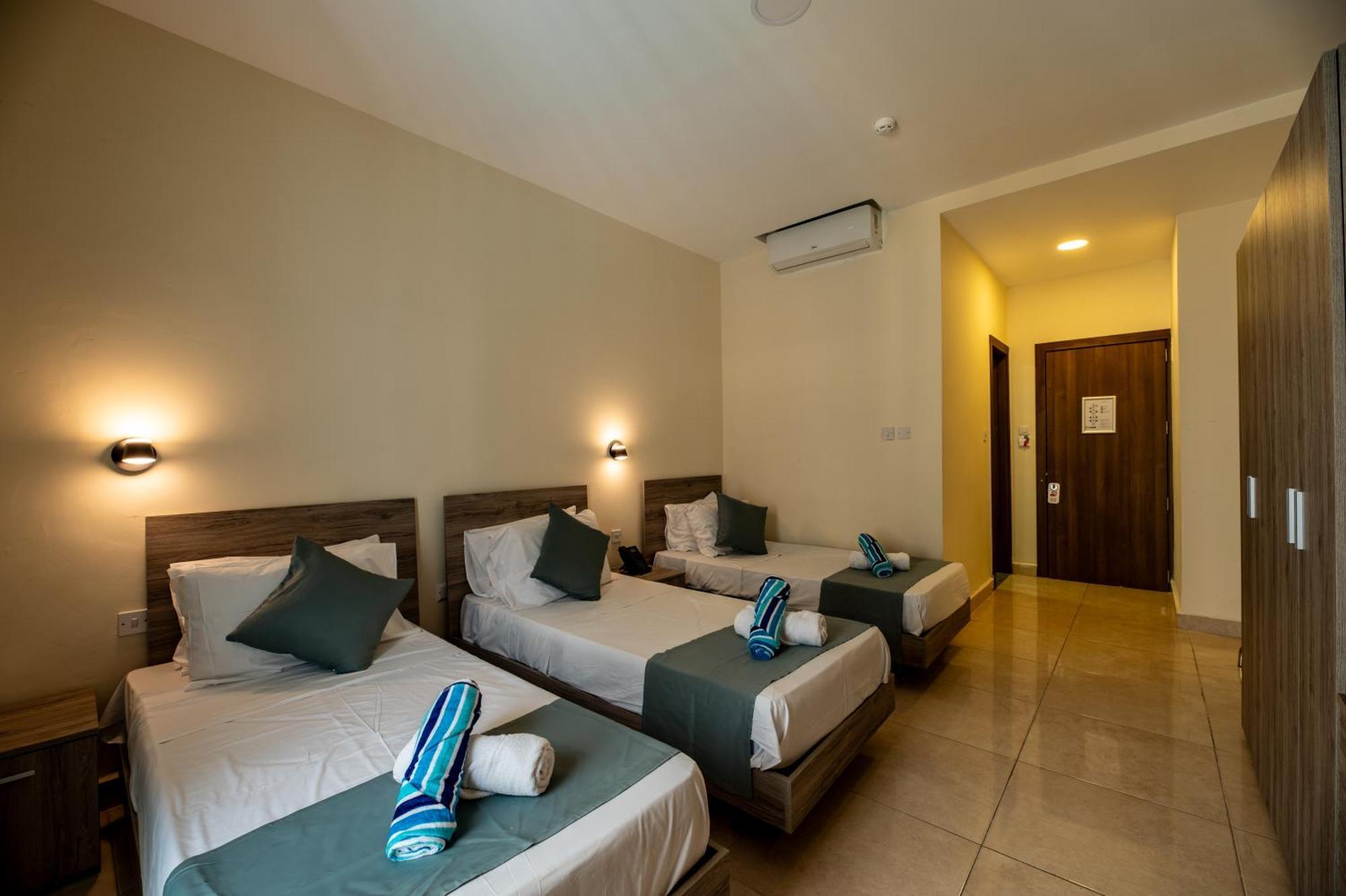 Euroclub Hotel เซนต์พอลส์เบย์ ภายนอก รูปภาพ