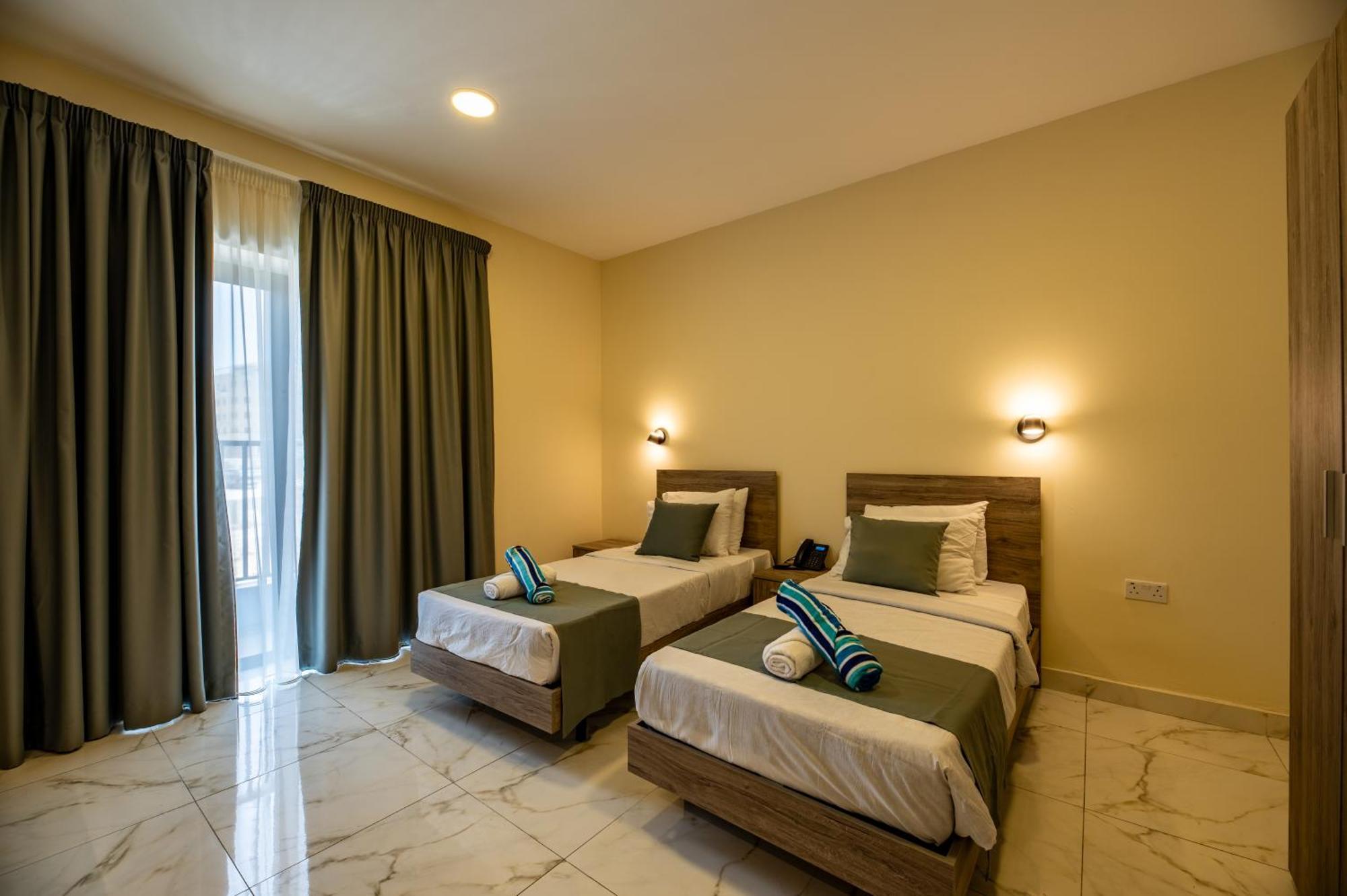 Euroclub Hotel เซนต์พอลส์เบย์ ภายนอก รูปภาพ