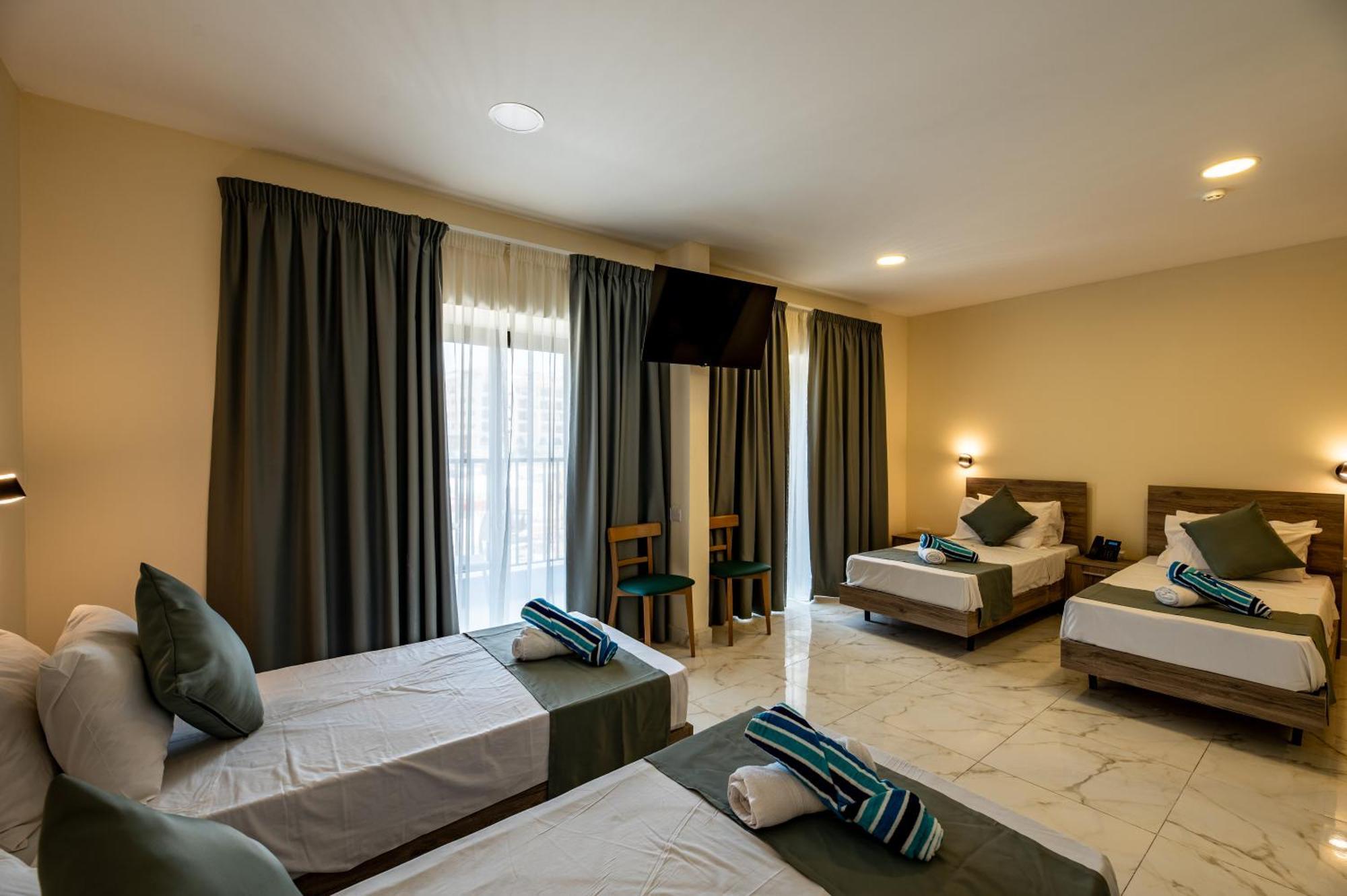 Euroclub Hotel เซนต์พอลส์เบย์ ภายนอก รูปภาพ