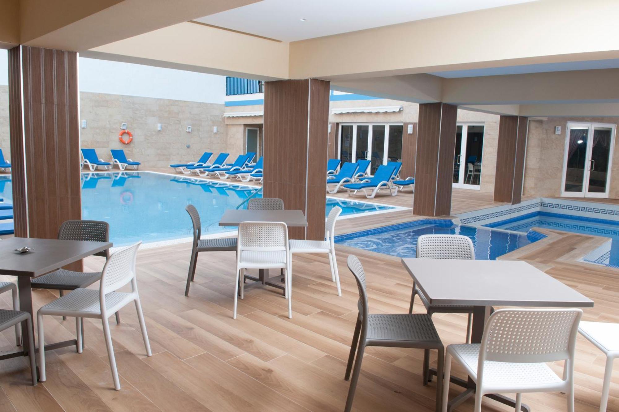 Euroclub Hotel เซนต์พอลส์เบย์ ภายนอก รูปภาพ